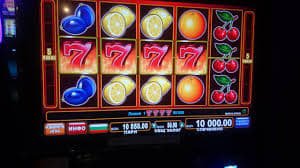 Gold Slots APK Champions League Premier League ဘောလုံးလောင်းကစား Myanmar MMK